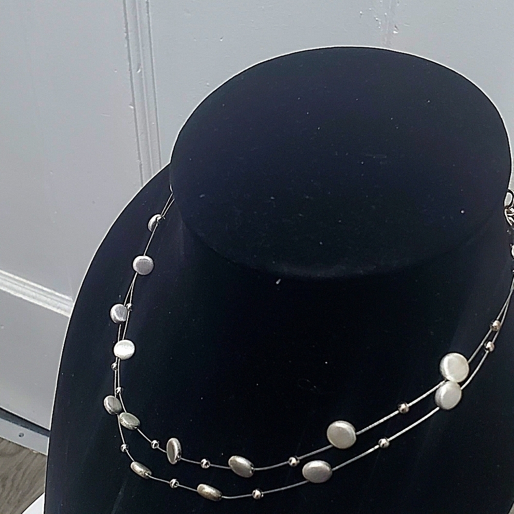 2Tier Floating SilverTone Metal Dot Necklace. VINTAGE 🌴